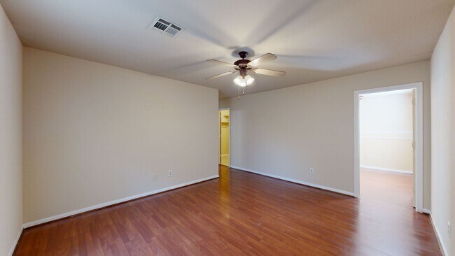 Building Photo - FREE DECEMBER RENT! PETS WELCOME!!!