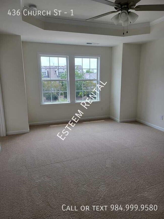 Building Photo - 436 Church St