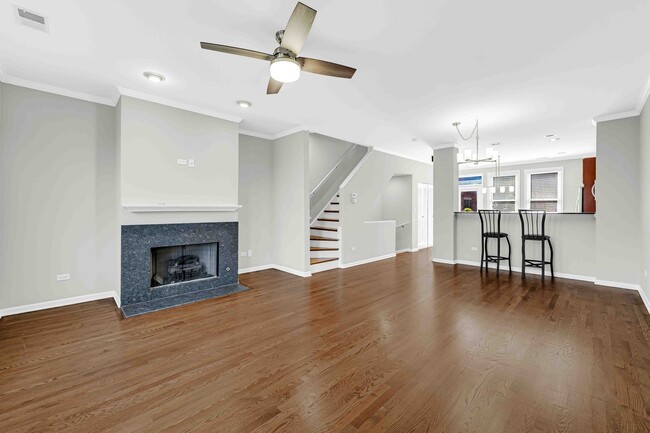 Building Photo - 1040 N Kingsbury St