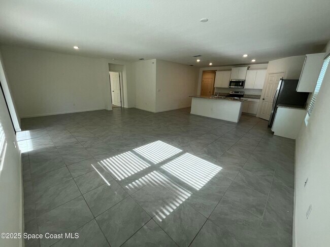 Building Photo - 7459 Tourmaline Dr