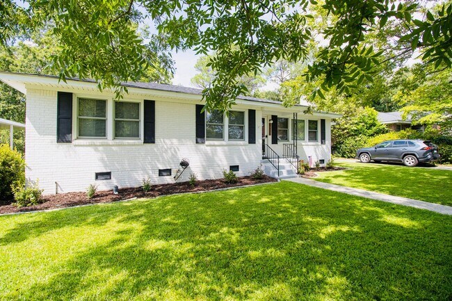 Building Photo - 1508 Hollyberry Ln