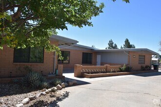 Building Photo - Great home in Mature Neighborhood