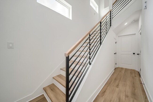 Building Photo - 3468 Bremond St