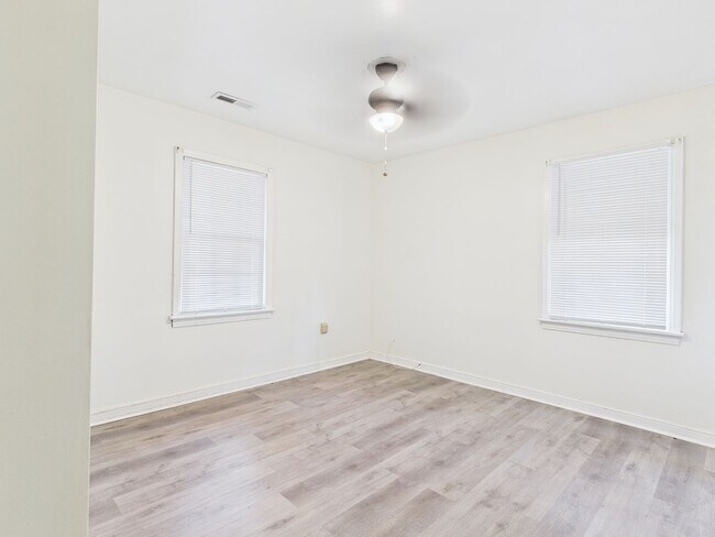 Building Photo - 26 Spring St