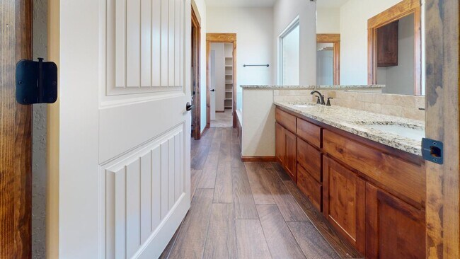 Building Photo - 12832 Sierra Ln