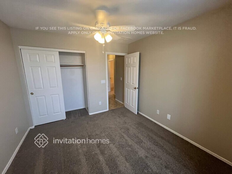 Building Photo - 15508 W Port Royale Ln