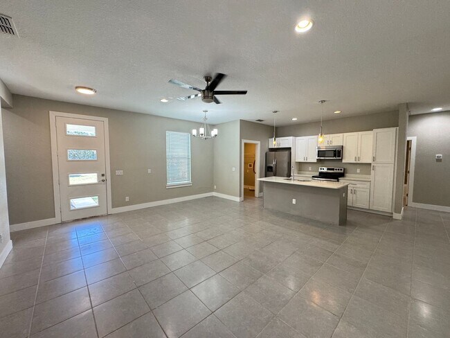 Building Photo - $500 OFF OF A MONTH OF RENT! Beautiful 4BD/2BA Home in Poinciana – No HOA Approval Needed! Pets W...