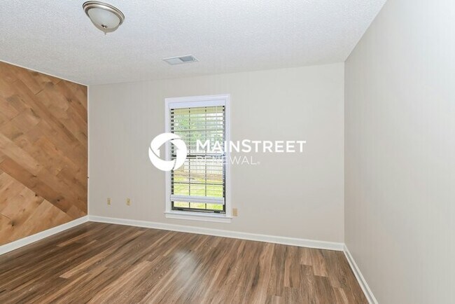 Building Photo - 4 Bedroom Pet-Friendly Home in MEMPHIS, TN with Main Street Renewal