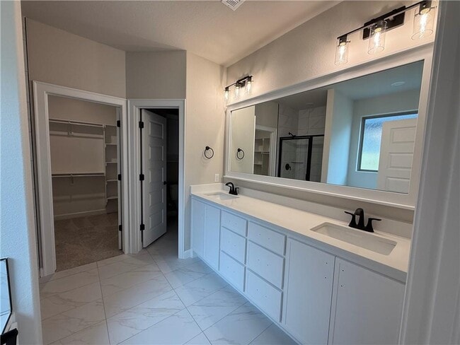 Building Photo - 1900 Farmer St