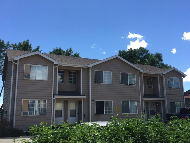 Building Photo - 2 Bed 1.5 Bath Townhouse End Unit in North Central Loveland - Water/Sewer/Trash Included in Rent!