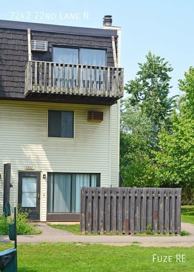 Building Photo - 7242 72nd Ln N