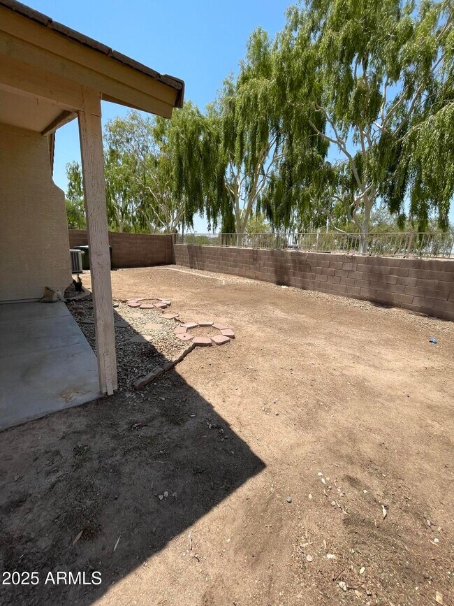 Building Photo - 542 N 169th Ave