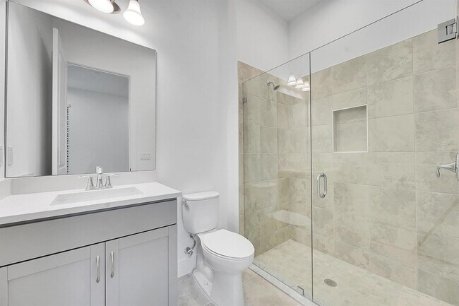 Building Photo - 13908 Vivant Dr