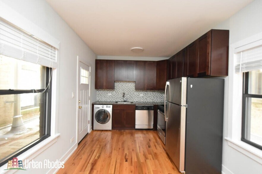 Building Photo - 811 Elm St