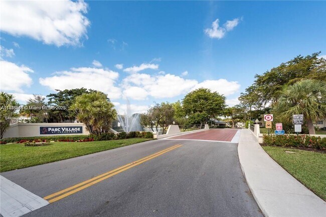 Building Photo - 8082 NW 15th Manor