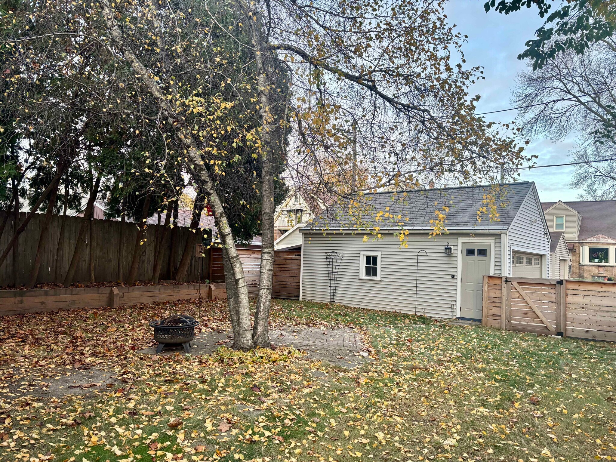 Building Photo - 3276 S Lenox St