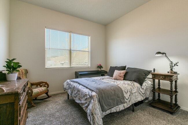 Building Photo - 2039 Lobo Trot Ct SE