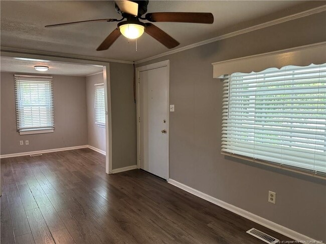 Building Photo - 420 W Mountain Dr