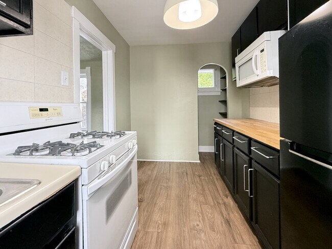 Building Photo - 203 Symphony Way