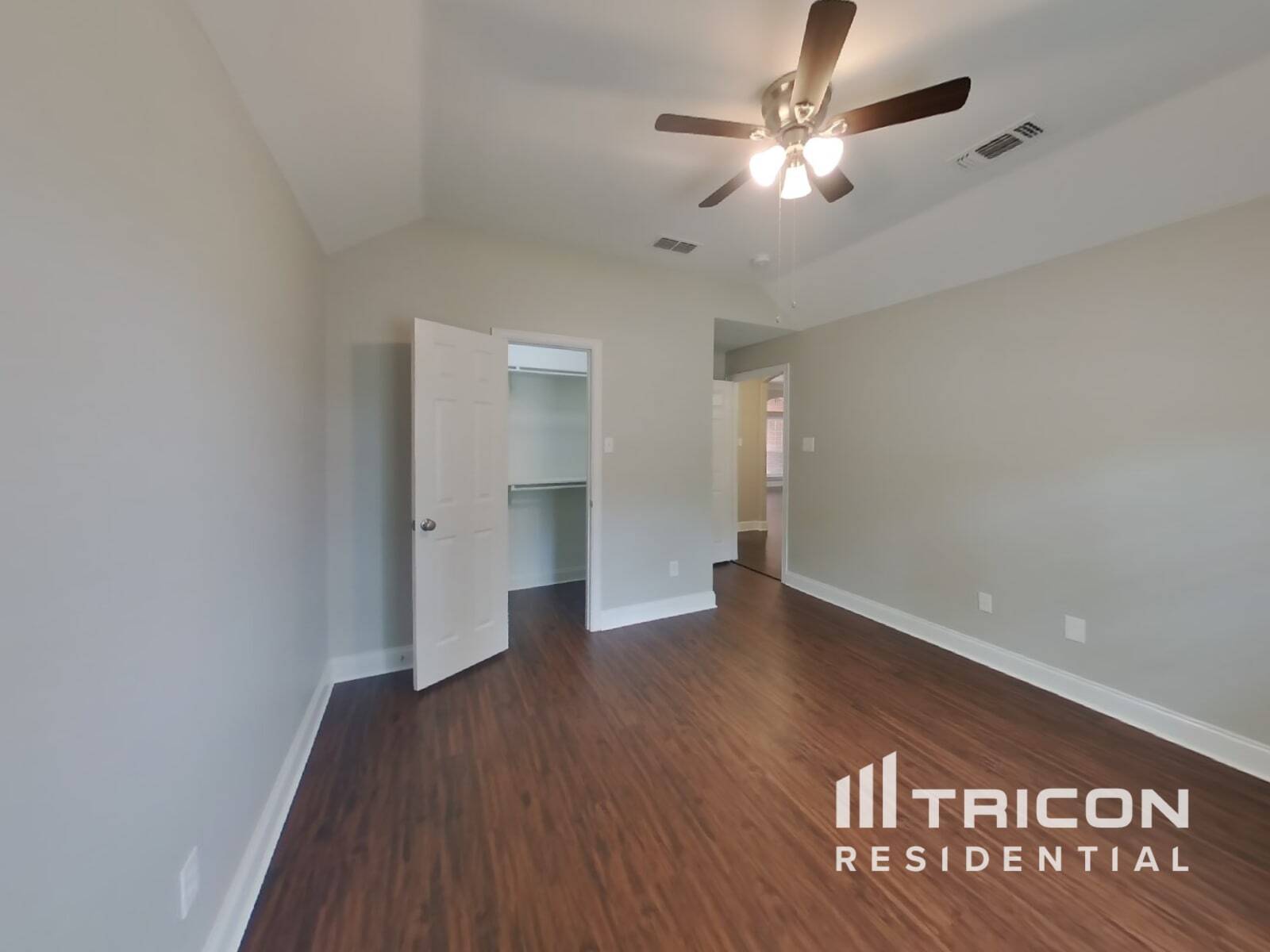 Building Photo - 716 Lakeview Dr