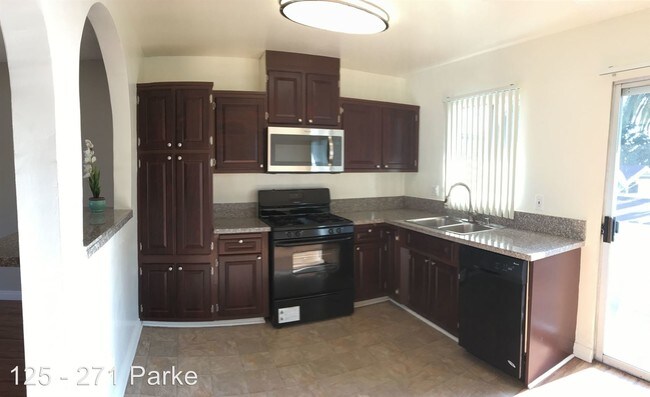 Building Photo - 271 Parke St