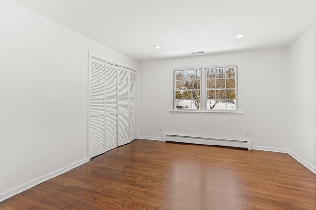 Building Photo - 11 Partrick Ln