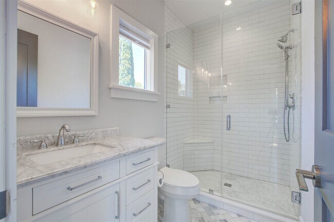 Building Photo - 21 Charlotte Street Apt #D, Charleston, SC...