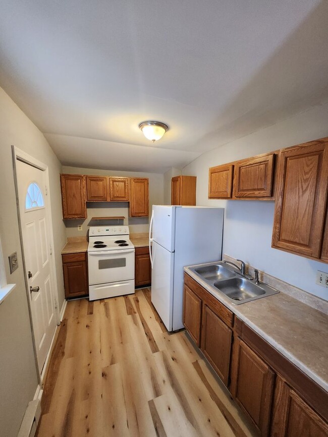 Building Photo - Newly Renovated 3bed/1Bath Single Family