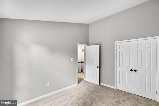 Building Photo - 106 W Locust St