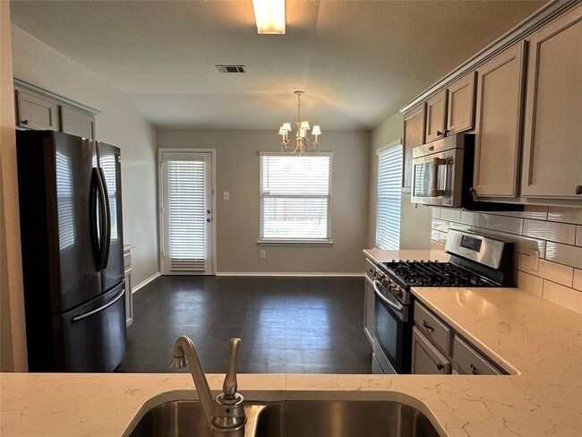 Building Photo - 1600 McDowell Bend