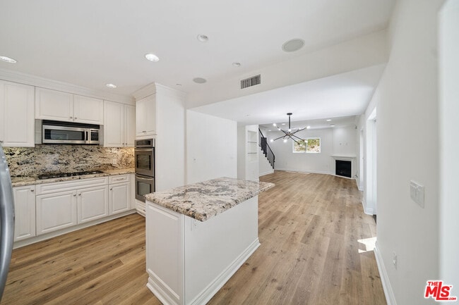 Building Photo - 1529 S Beverly Dr