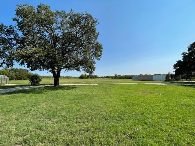 Building Photo - Available Now! *No Pets* Completely Renova...