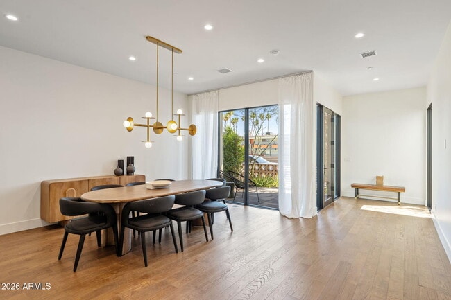 Building Photo - 6916 E 2nd St