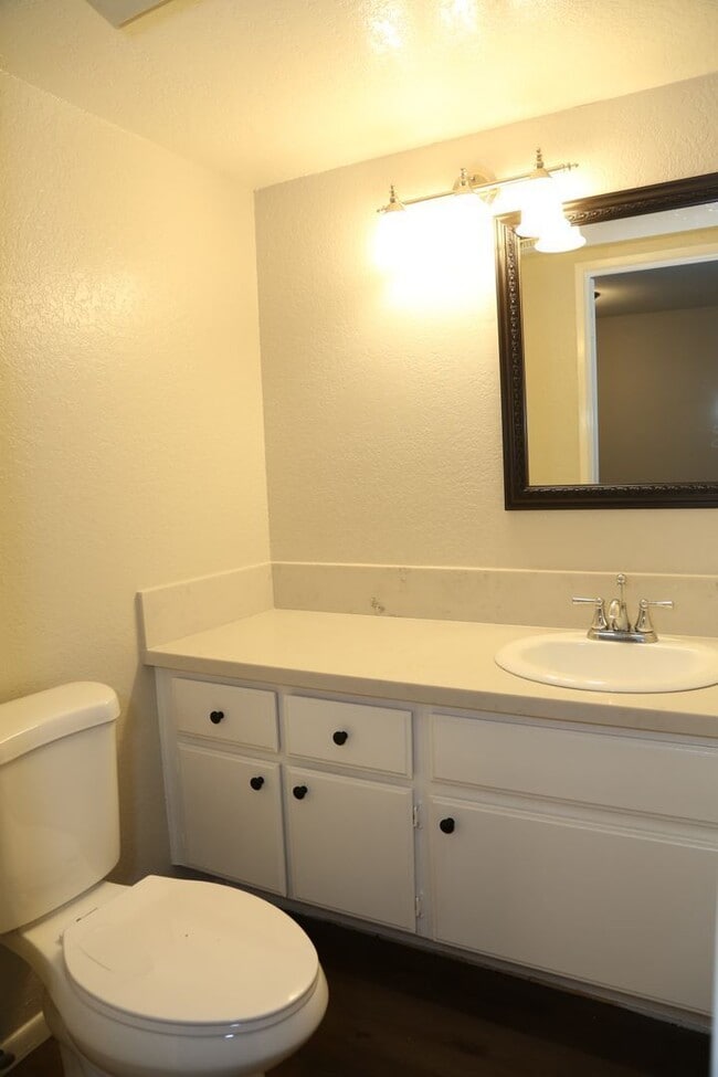 Building Photo - 204 San Luis Rey Dr