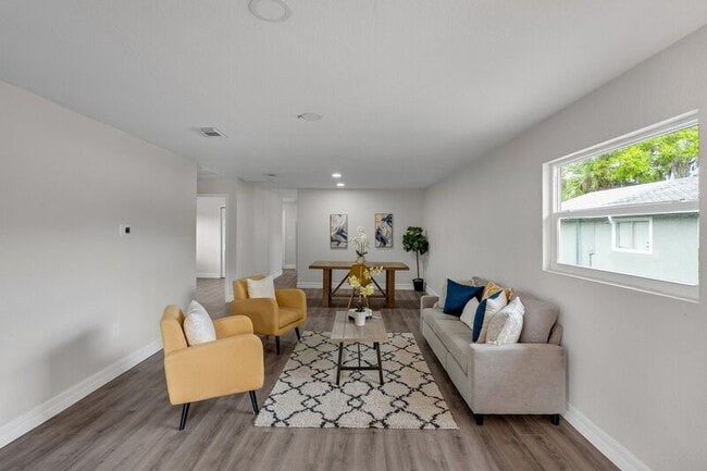 Building Photo - 224 Singleton Ave