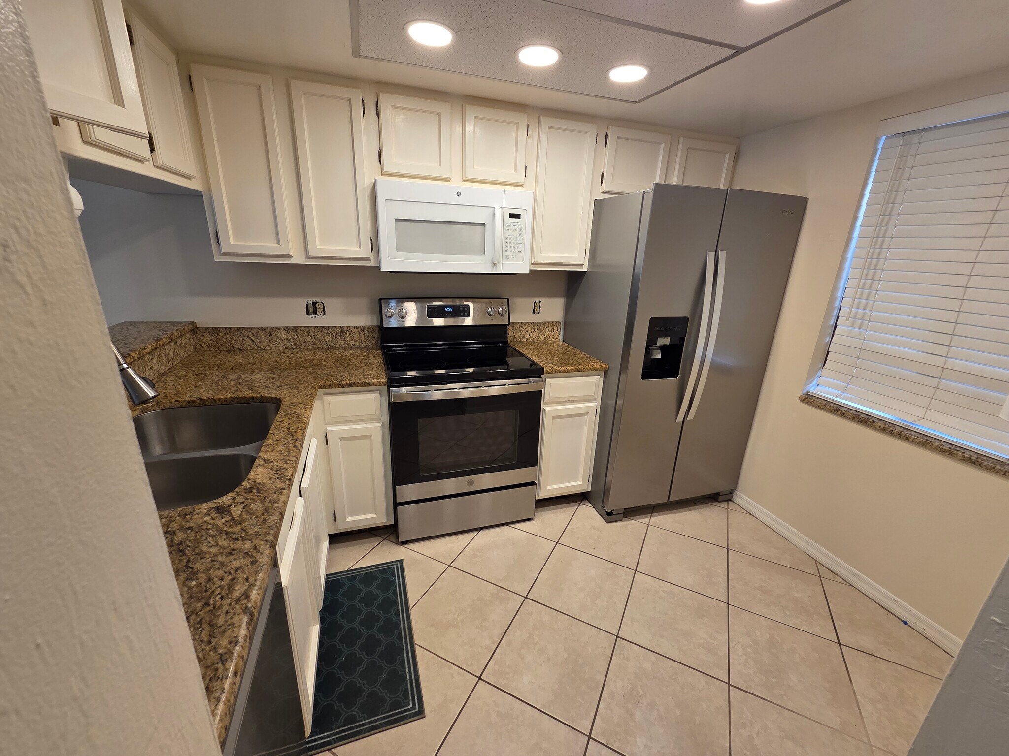 Building Photo - 5825 Rattlesnake Hammock Rd