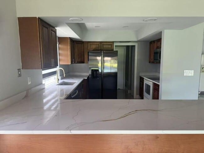 Building Photo - 1600 SW 72nd Ave