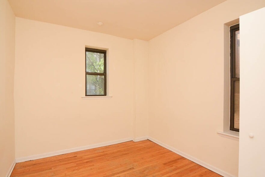 Building Photo - 3145 W Medill Ave