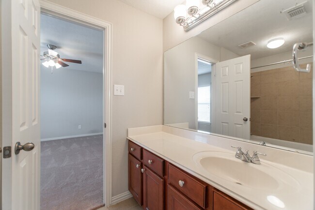 Building Photo - 9402 Empress Crossing Dr