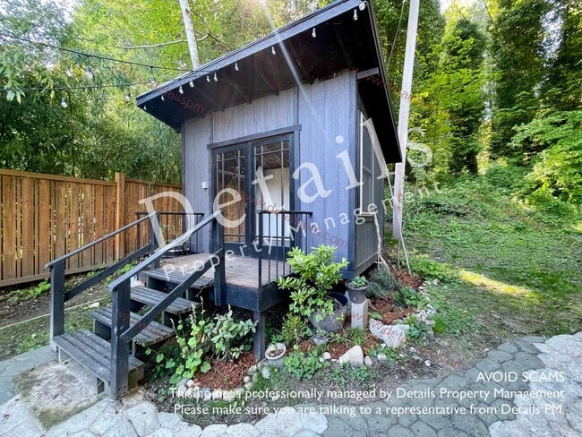 Building Photo - **APPLICATIONS PENDING** Newly Updated Pri...