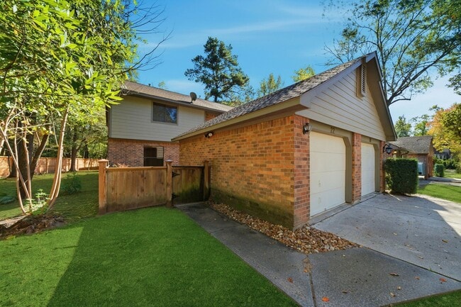 Primary Photo - 22 E Willowood Ct