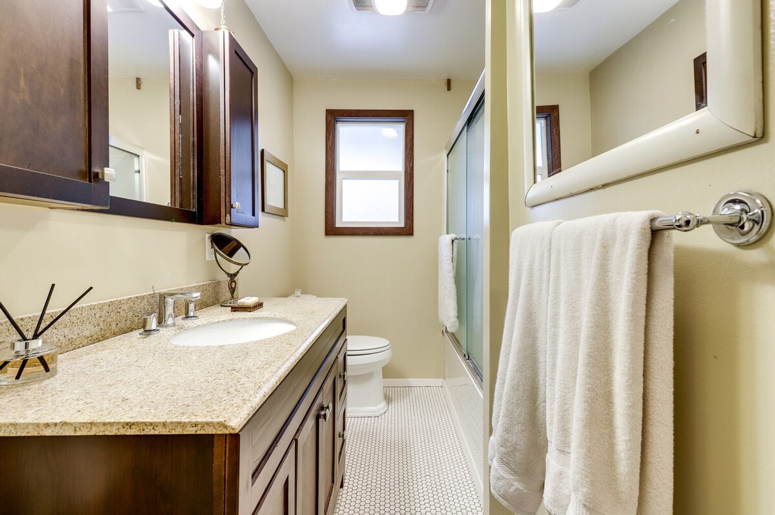 Building Photo - 4460 Lakeside Rd