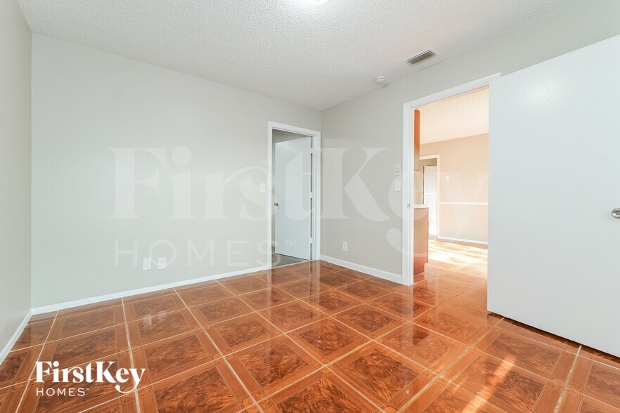Building Photo - 6004 Westfall Rd