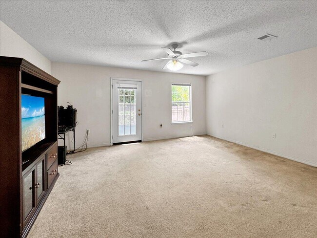 Building Photo - 994 Scenic Oak Ln