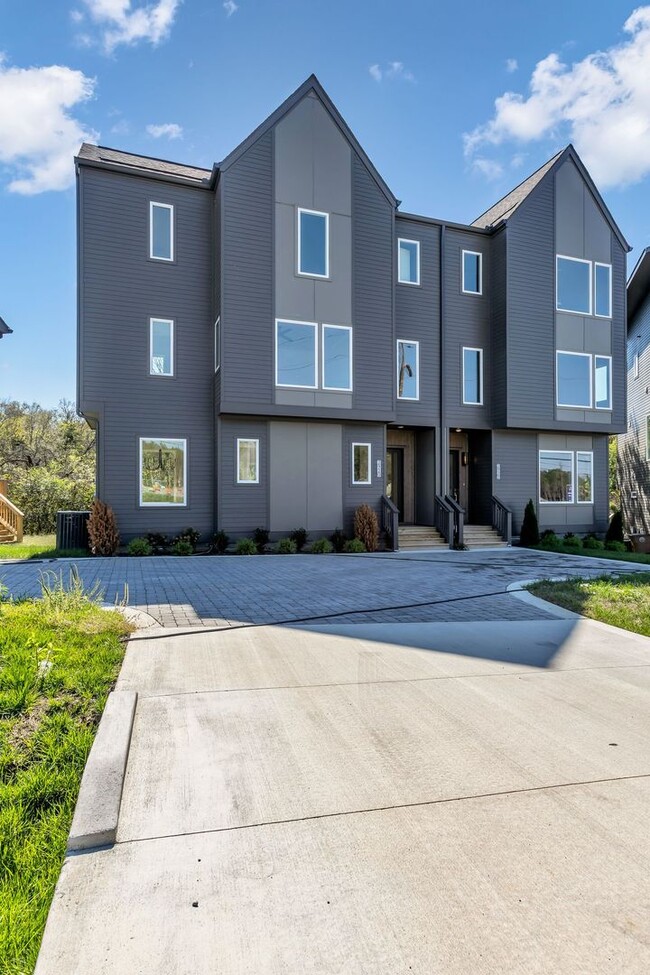 Building Photo - Amazing New Construction in North Nashville!