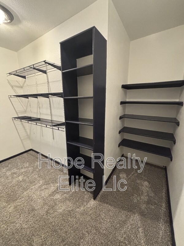 Building Photo - 2079 Sussex Ln