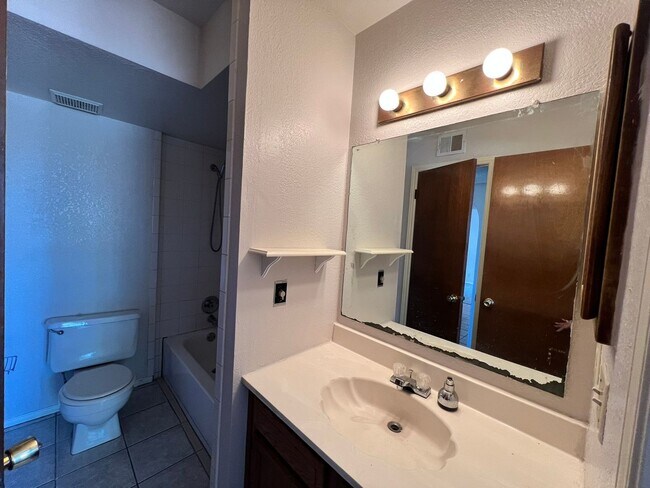 Building Photo - COMPETITIVELY PRICED WESTSIDE HOME