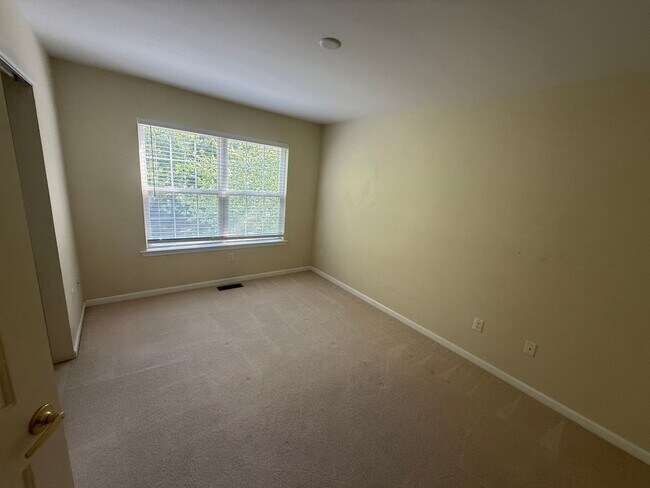 Building Photo - 179 Mountain View Dr