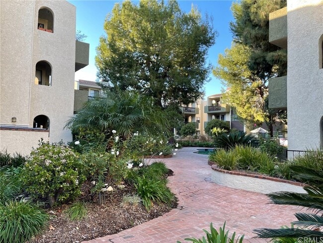 Building Photo - 497 E California Blvd