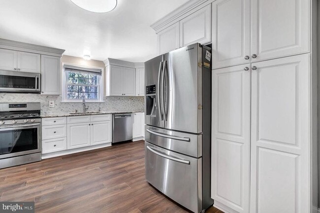 Building Photo - 32 Cranbury Rd